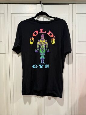 Golds gym graphic t shirt size large like new